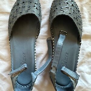 Biza Size 38 blue leather strap sandal barely worn